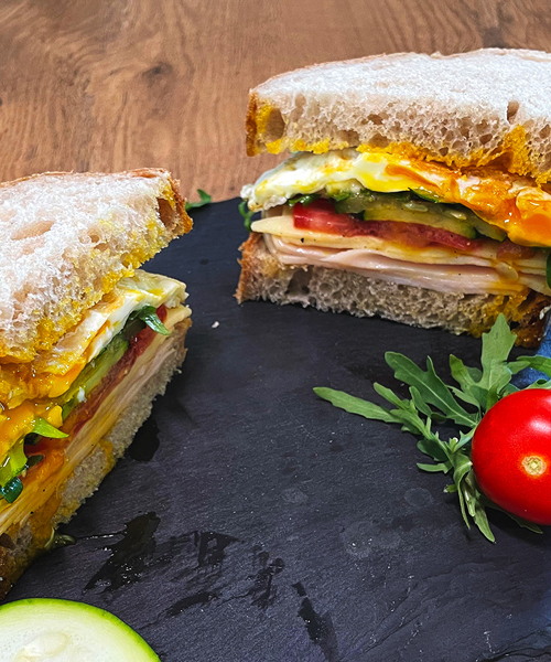Žanov sendvič s kruhom iz dopeke Hlebček.